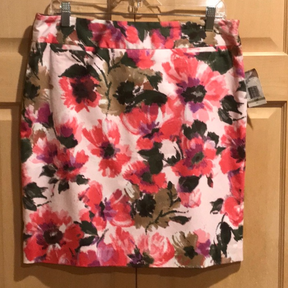New Evan Picone skirt